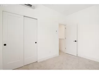 Photo #5: 23528997 Listing