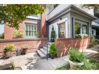 Photo #2: 23529997 Listing