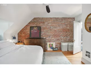 Photo #6: 23529997 Listing