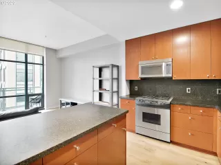 Photo #2: 23530316 Listing