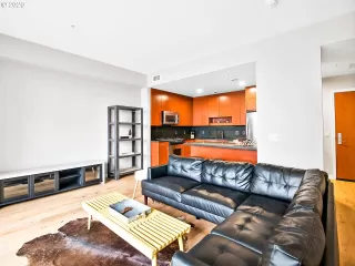 Photo #4: 23530316 Listing