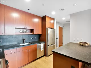 Photo #6: 23530316 Listing