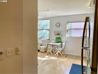 Photo #5: 23530631 Listing