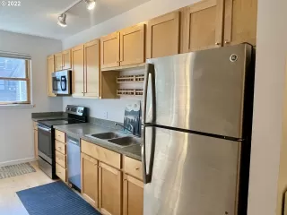 Photo #6: 23530631 Listing