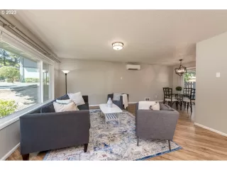 Photo #4: 23530764 Listing