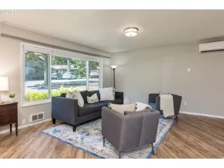 Photo #5: 23530764 Listing