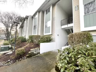 Photo #3: 23531375 Listing