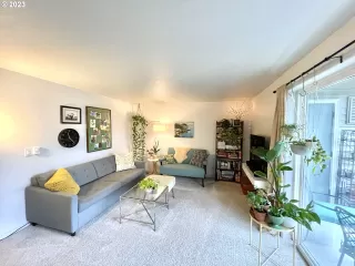 Photo #4: 23531375 Listing