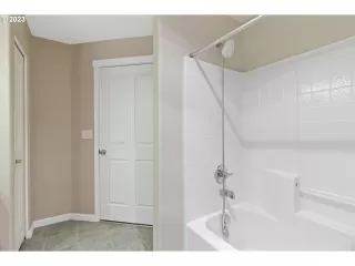 Photo #6: 23532857 Listing 