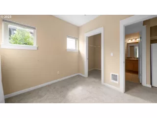 Photo #5: 23532904 Listing 