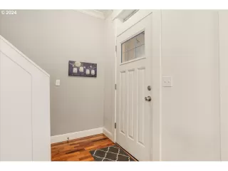 Photo #4: 23532963 Listing