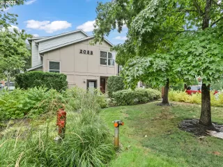 Photo #2: 23533786 Listing