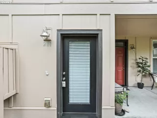 Photo #4: 23533786 Listing