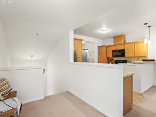 Photo #6: 23533786 Listing