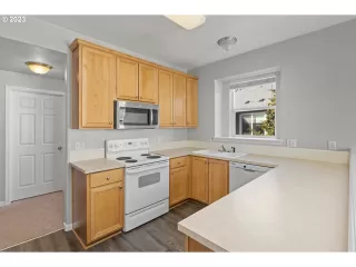 Photo #4: 23534240 Listing