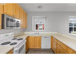 Photo #5: 23534240 Listing