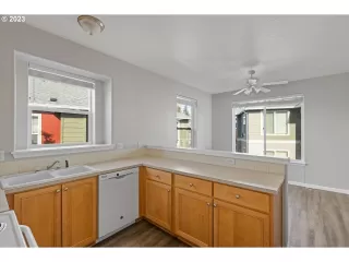 Photo #6: 23534240 Listing