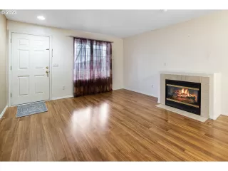 Photo #3: 23534427 Listing