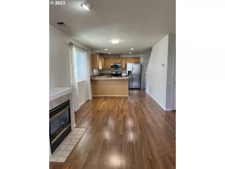 Photo #4: 23534427 Listing