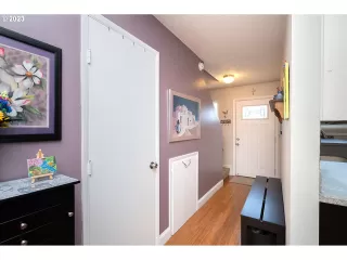 Photo #3: 23535335 Listing