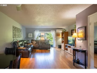 Photo #5: 23535335 Listing