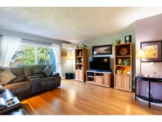 Photo #6: 23535335 Listing