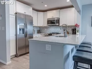 Photo #4: 23535993 Listing