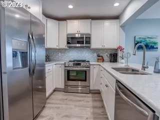 Photo #6: 23535993 Listing