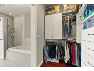 Photo #6: 23537154 Listing