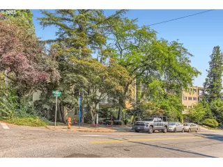 Photo #1: 23537233 Listing