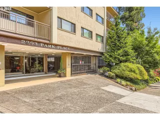 Photo #2: 23537233 Listing