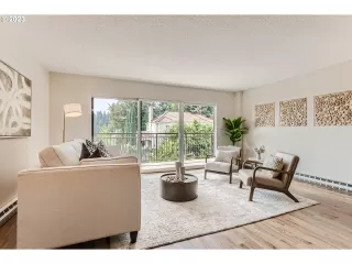 Photo #5: 23537233 Listing