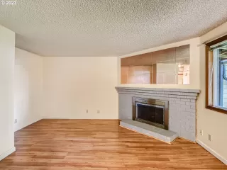 Photo #3: 23537324 Listing