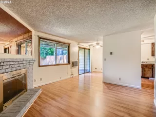 Photo #4: 23537324 Listing