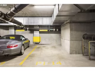 Photo #5: 23537621 Listing 