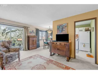 Photo #5: 23537754 Listing