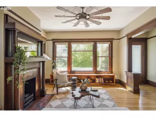 Photo #6: 23538317 Listing