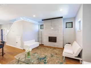 Photo #2: 23539395 Listing