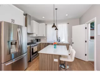 Photo #3: 23539395 Listing