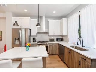 Photo #4: 23539395 Listing