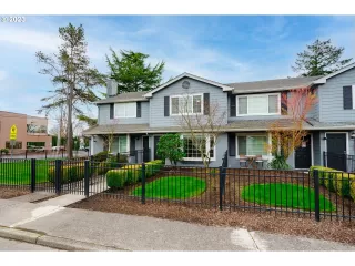 Photo #5: 23539563 Listing