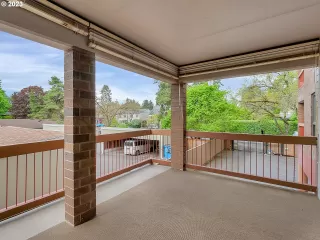 Photo #6: 23540375 Listing