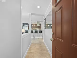 Photo #5: 23540476 Listing 