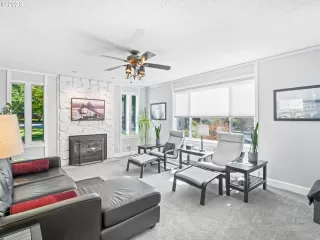 Photo #6: 23540476 Listing 