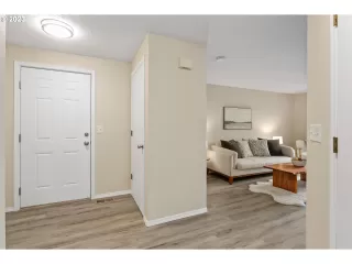 Photo #3: 23540685 Listing