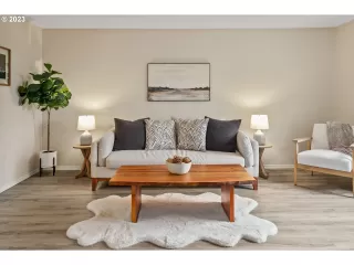 Photo #5: 23540685 Listing