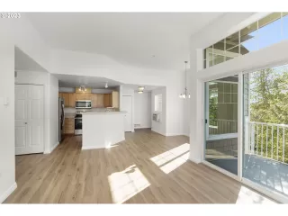 Photo #6: 23541089 Listing