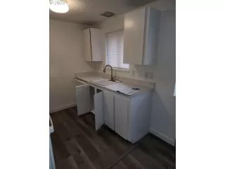 Photo #5: 23541219 Listing