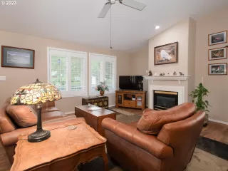 Photo #5: 23541299 Listing