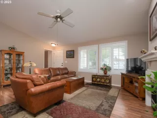 Photo #6: 23541299 Listing